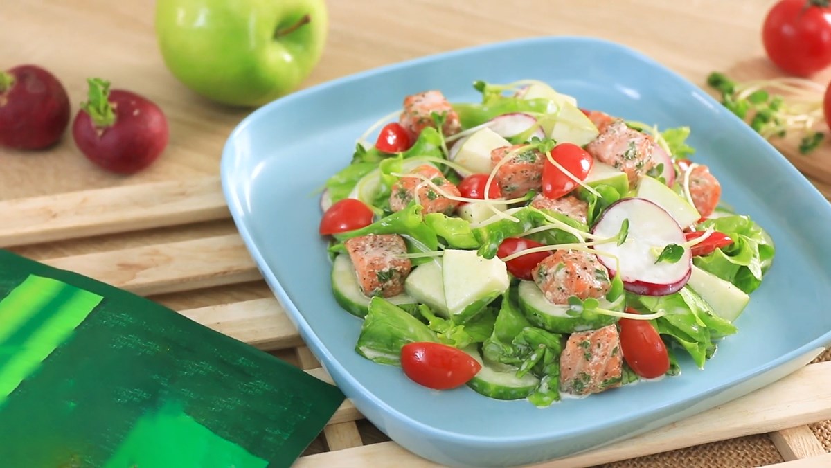 2 cách làm salad cá hồi thơm ngon, béo ngậy và giàu dinh dưỡng