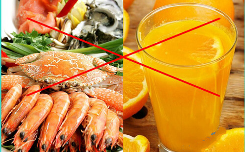 ăn hải sản uống nước cam dẫn đến ngộ độc