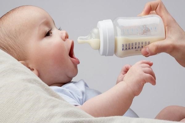 trẻ sơ sinh uống bao nhiêu ml sữa ?