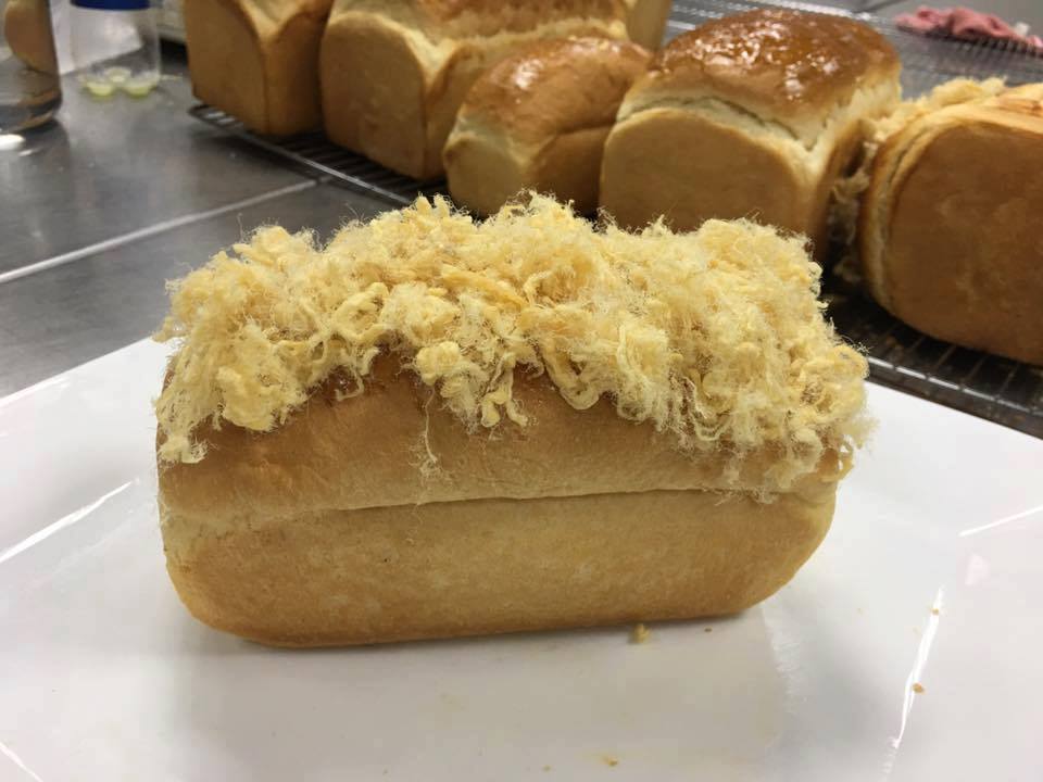 Cách làm bánh mì phô mai tan chảy mềm thơm bao người ăn rồi nghiền