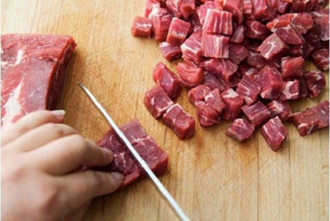 Cách làm thịt bò hầm cà chua bổ dưỡng thực hiện đơn giản