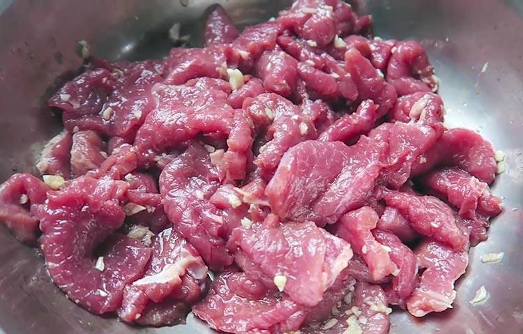 Cách làm thịt trâu xào rau cần thơm ngon nóng hổi rất dễ thực hiện