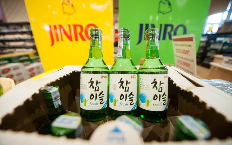 Rượu Soju giá bao nhiêu? Cách uống Soju chuẩn Hàn Quốc