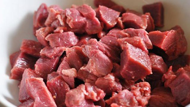 Thịt bò hầm nấm đơn giản nhưng hấp dẫn trôi cơm vèo vèo